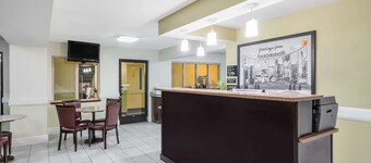 Super 8 by Wyndham Dandridge