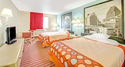 Super 8 by Wyndham San Antonio/Fiesta