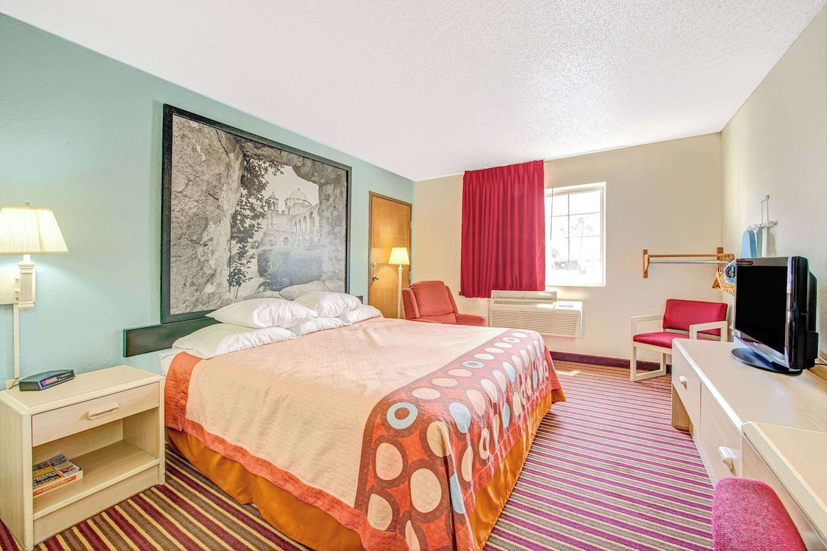 Standard Room, 1 Queen Bed, Smoking