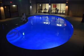 Indoor pool - Econo Lodge & Suites Clarksville near Governors Square Mall (Clarksville)