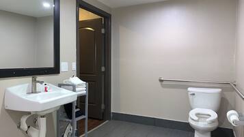 Standard Room, 1 Queen Bed, Accessible, Non Smoking | Bathroom