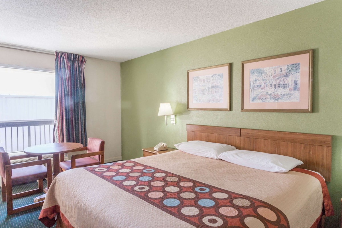 Premium bedding, pillowtop beds, desk, blackout drapes