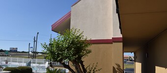 Super 8 by Wyndham Tifton