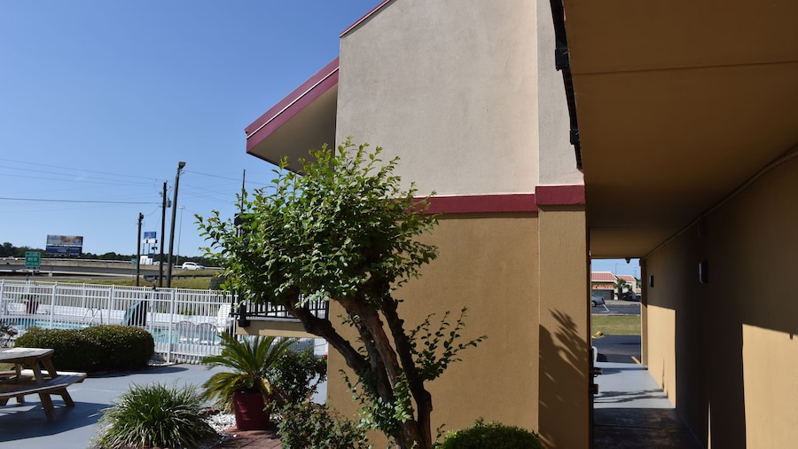 Super 8 by Wyndham Tifton