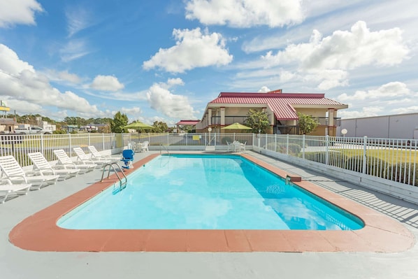 Seasonal outdoor pool, pool umbrellas