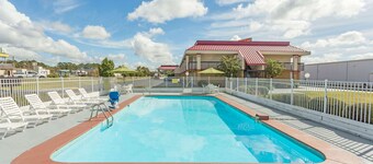 Super 8 by Wyndham Tifton