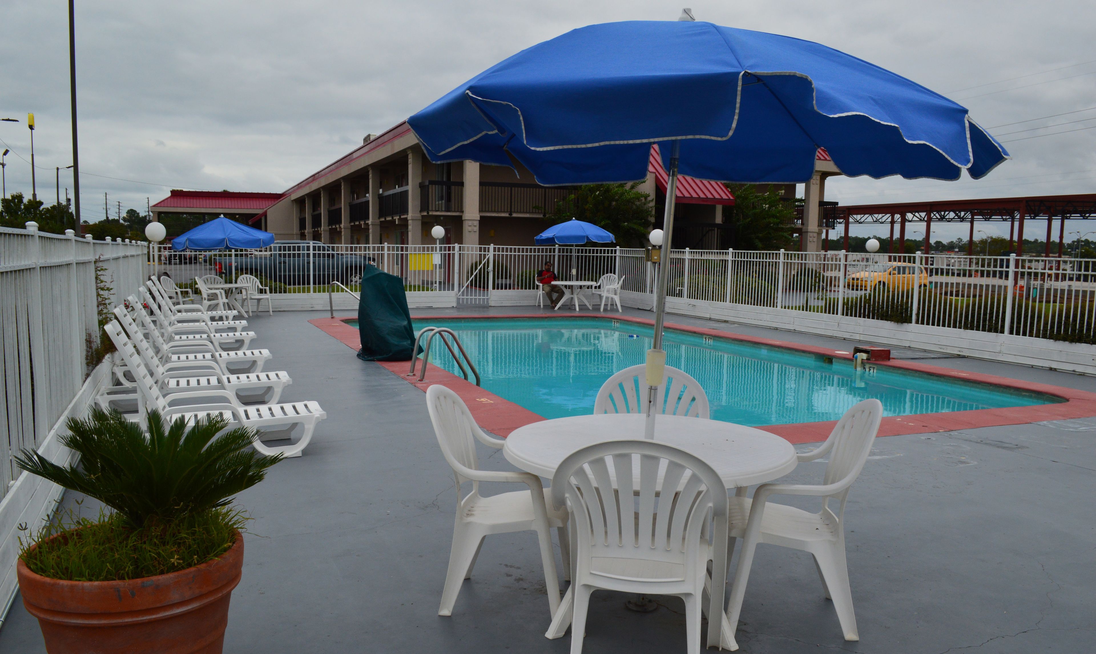 Seasonal outdoor pool, pool umbrellas