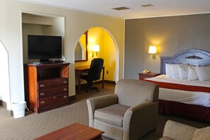 Suite, 1 King Bed, Smoking, Kitchenette (Jetted Tub) - Lake View Inn & Suites (Killen)
