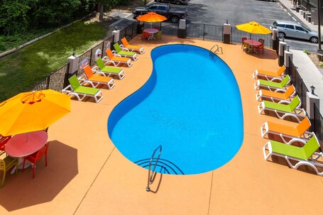 Super 8 by Wyndham Pigeon Forge Dollywood Lane - Image 18