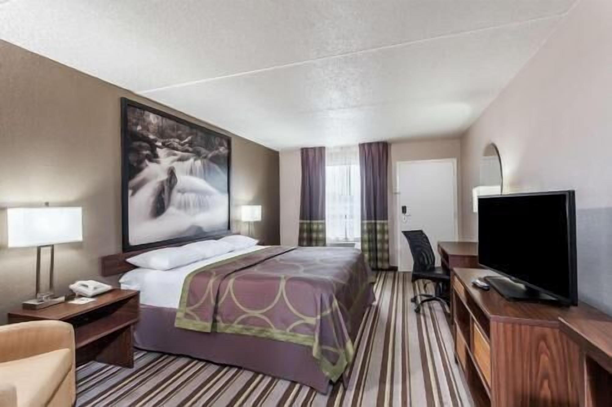 Literie hypoallergénique, lit avec matelas en mousse à mémoire, bureau