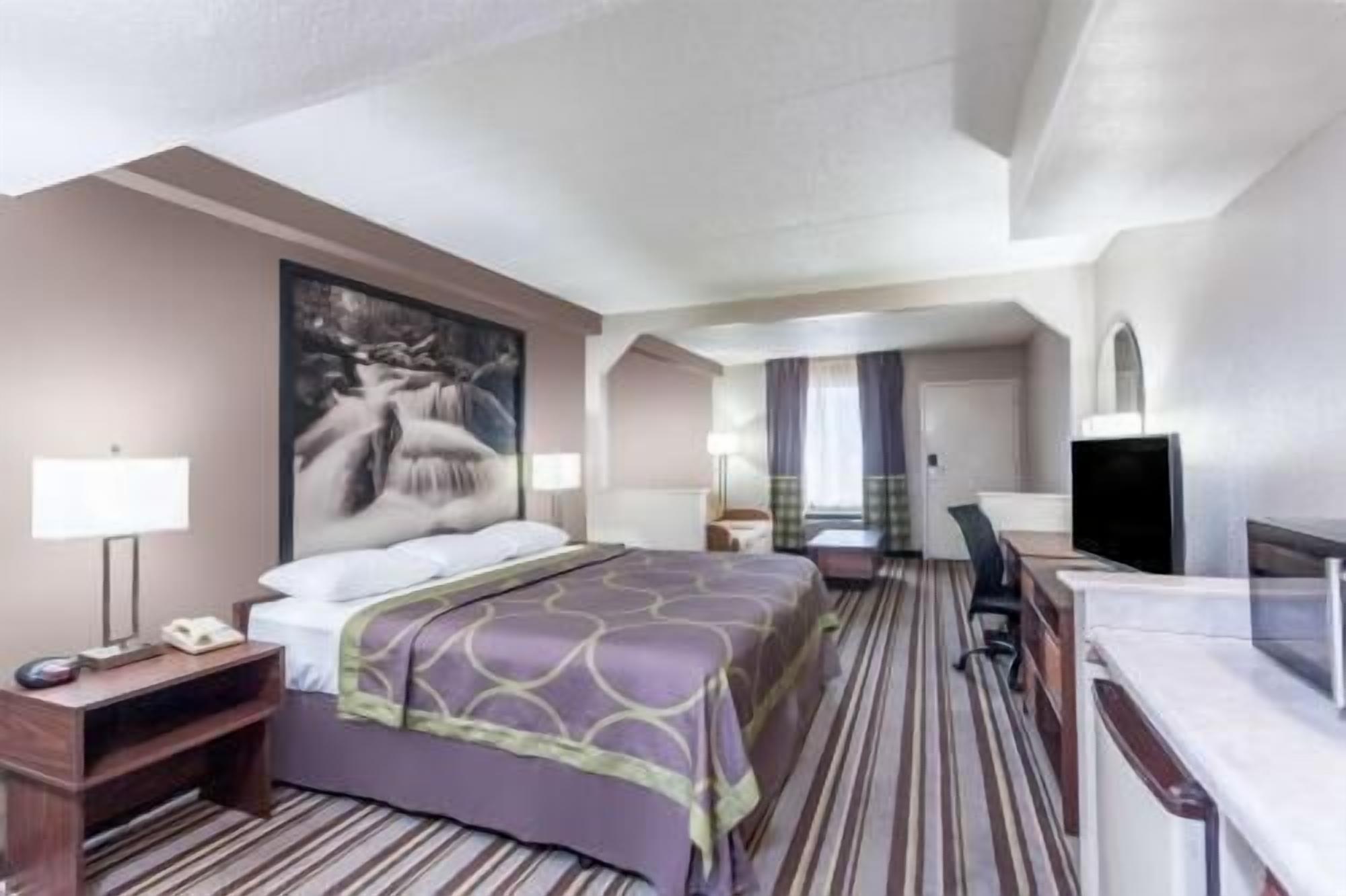 Literie hypoallergénique, lit avec matelas en mousse à mémoire, bureau