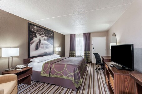 Super 8 by Wyndham Pigeon Forge Dollywood Lane - Image 13