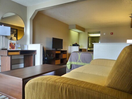 Super 8 by Wyndham Pigeon Forge Dollywood Lane - Image 26