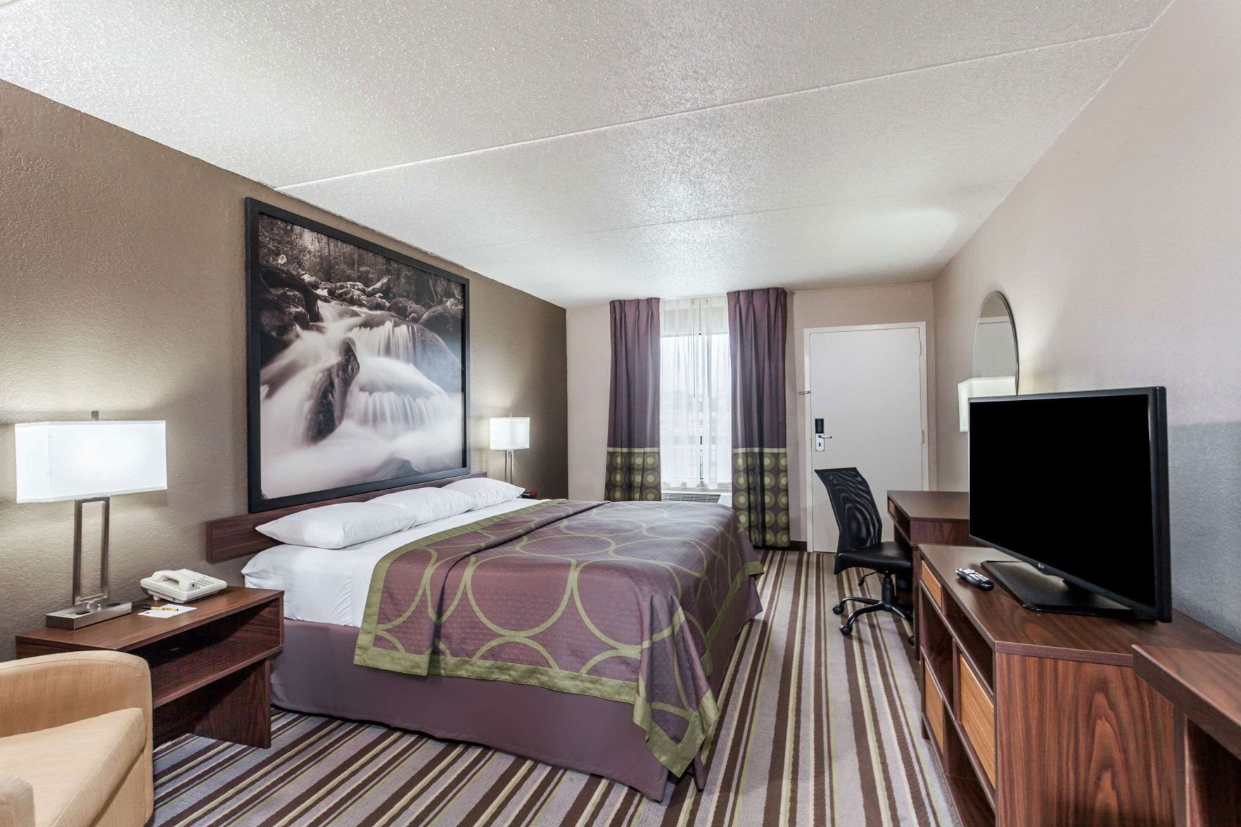 Literie hypoallergénique, lit avec matelas en mousse à mémoire, bureau