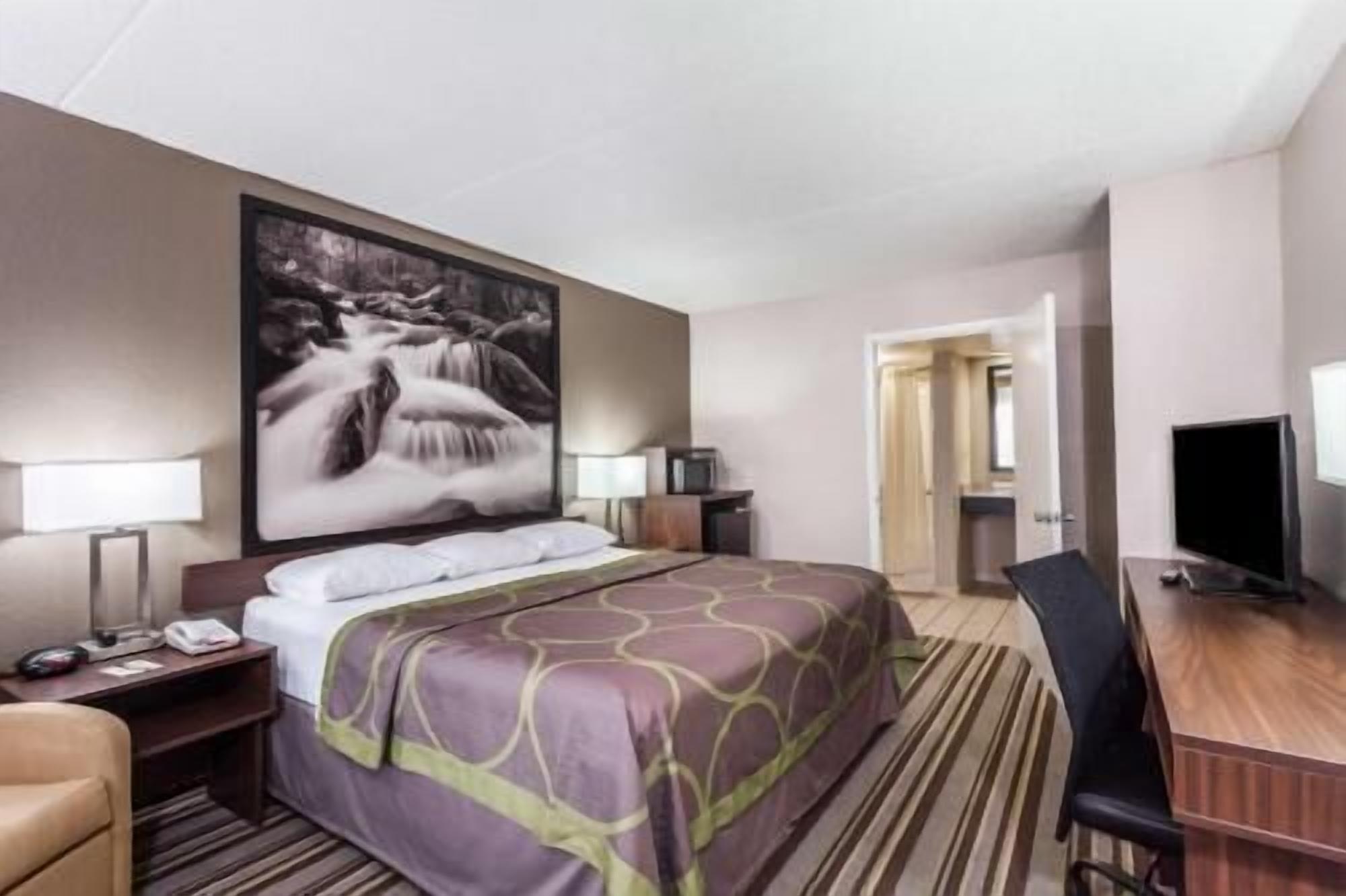 Literie hypoallergénique, lit avec matelas en mousse à mémoire, bureau