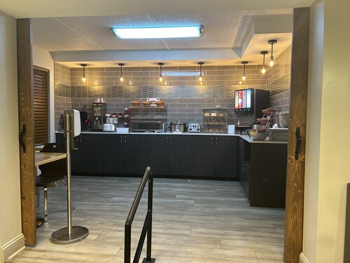 Super 8 by Wyndham Pigeon Forge Dollywood Lane