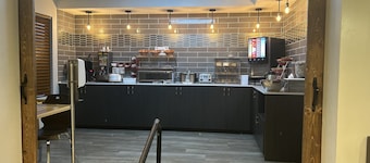 Super 8 by Wyndham Pigeon Forge Dollywood Lane