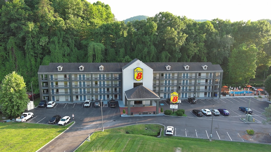 Super 8 by Wyndham Pigeon Forge Dollywood Lane