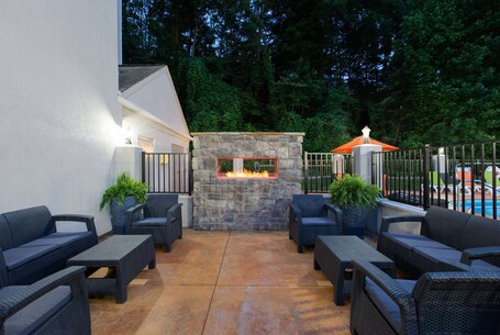 Super 8 by Wyndham Pigeon Forge Dollywood Lane - Image 2