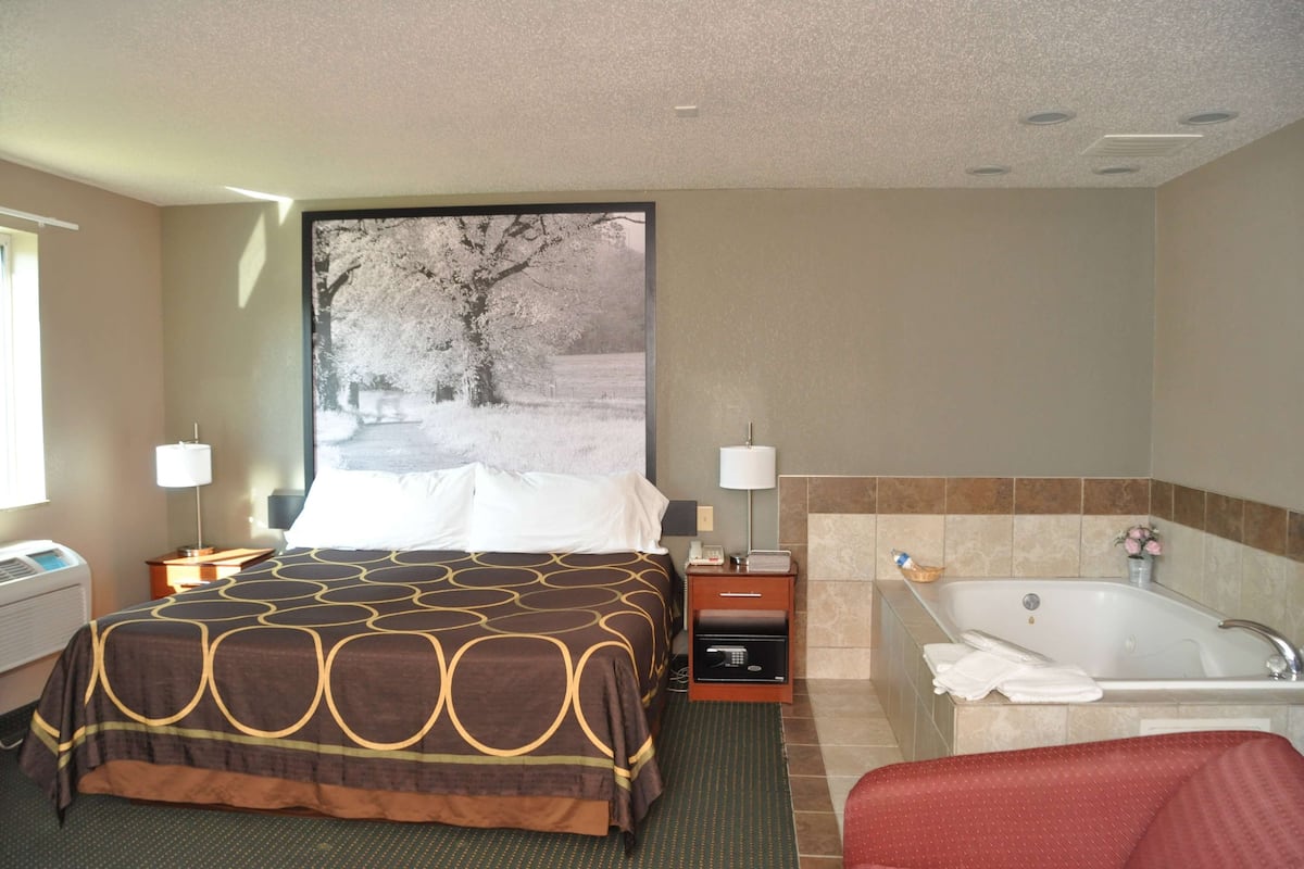 Desk, iron/ironing board, free cribs/infant beds, free WiFi