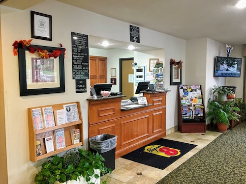 Super 8 by Wyndham Clearfield