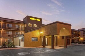 Exterior - Hotel Hidden Valley (Escondido)