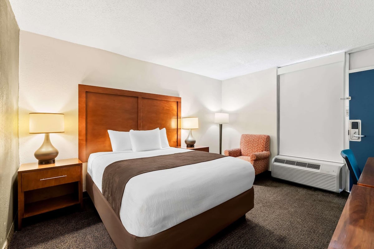 WiFi (free), bed sheets
