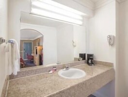 Artículos de tocador gratuitos, secador de pelo, toallas