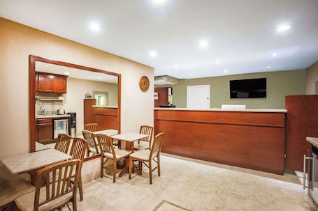 Lobby. Super 8 by Wyndham Redlands/San Bernardino