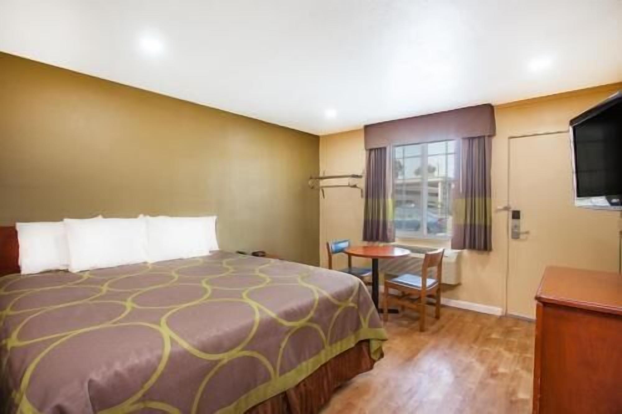 Desk, blackout drapes, free WiFi, bed sheets