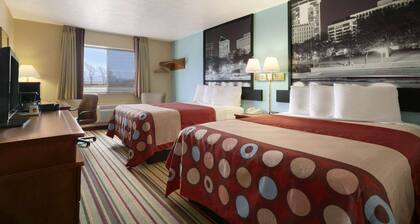 Super 8 by Wyndham Park City/North Wichita Area