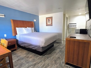 Individually furnished, desk, iron/ironing board, free WiFi