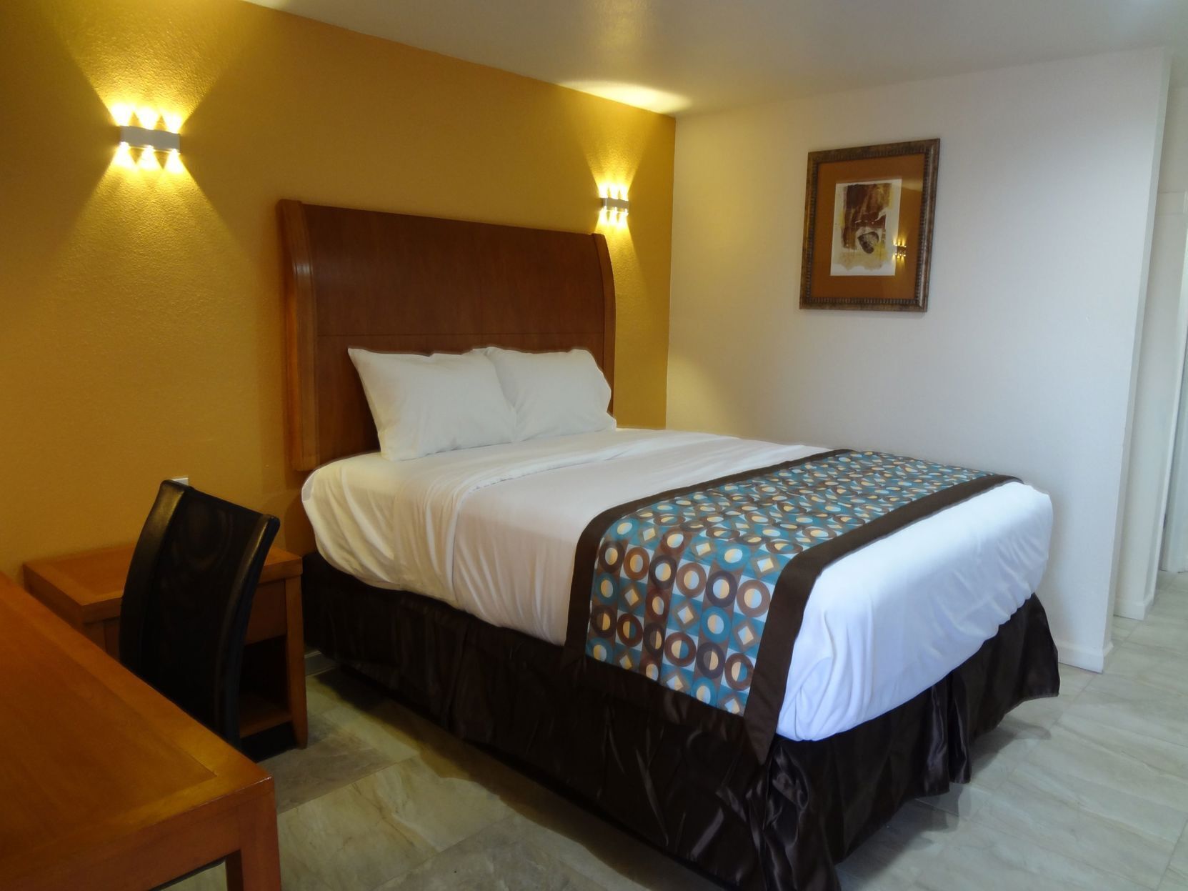 Individually furnished, desk, iron/ironing board, free WiFi