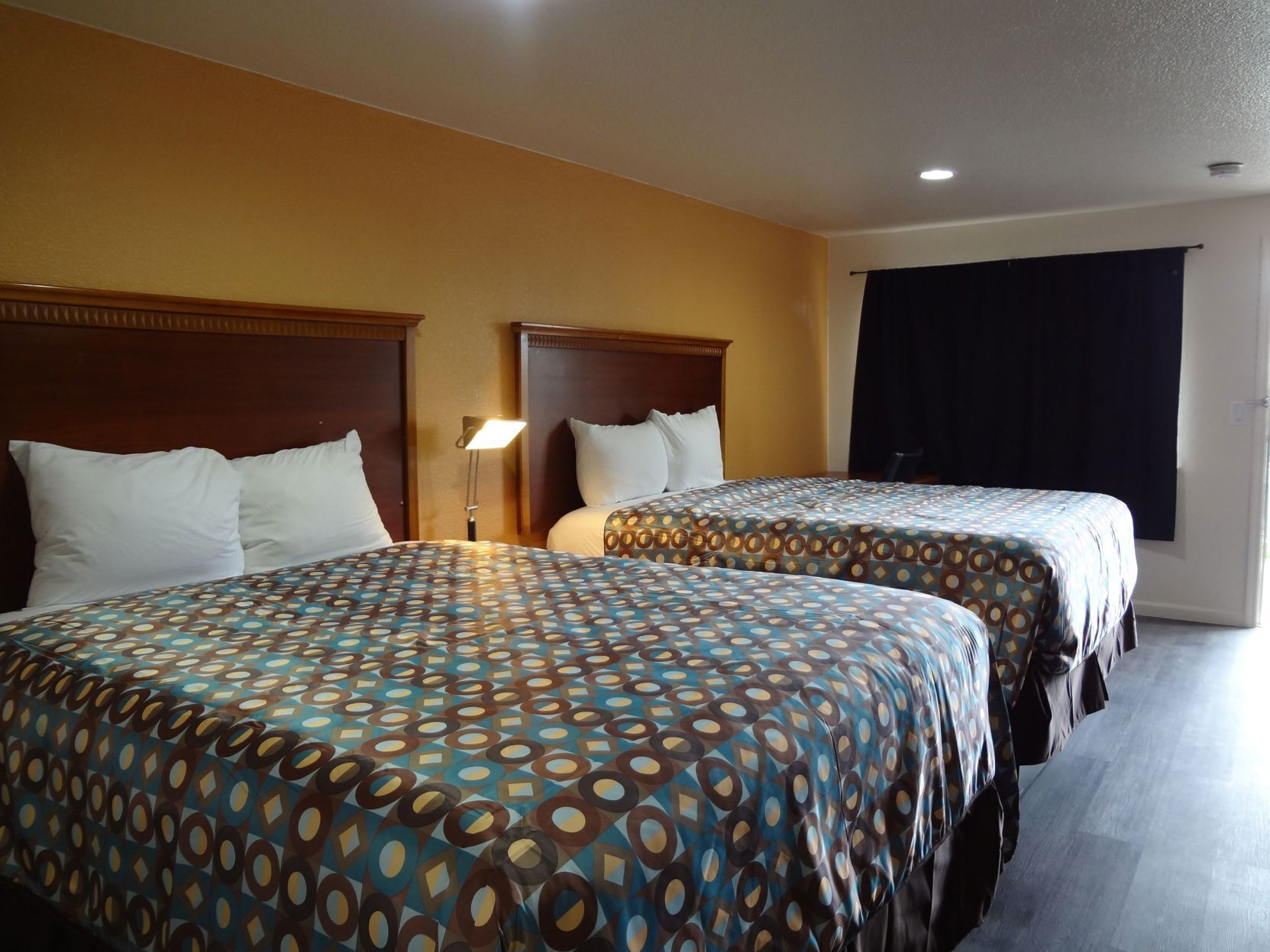 Individually furnished, desk, iron/ironing board, free WiFi