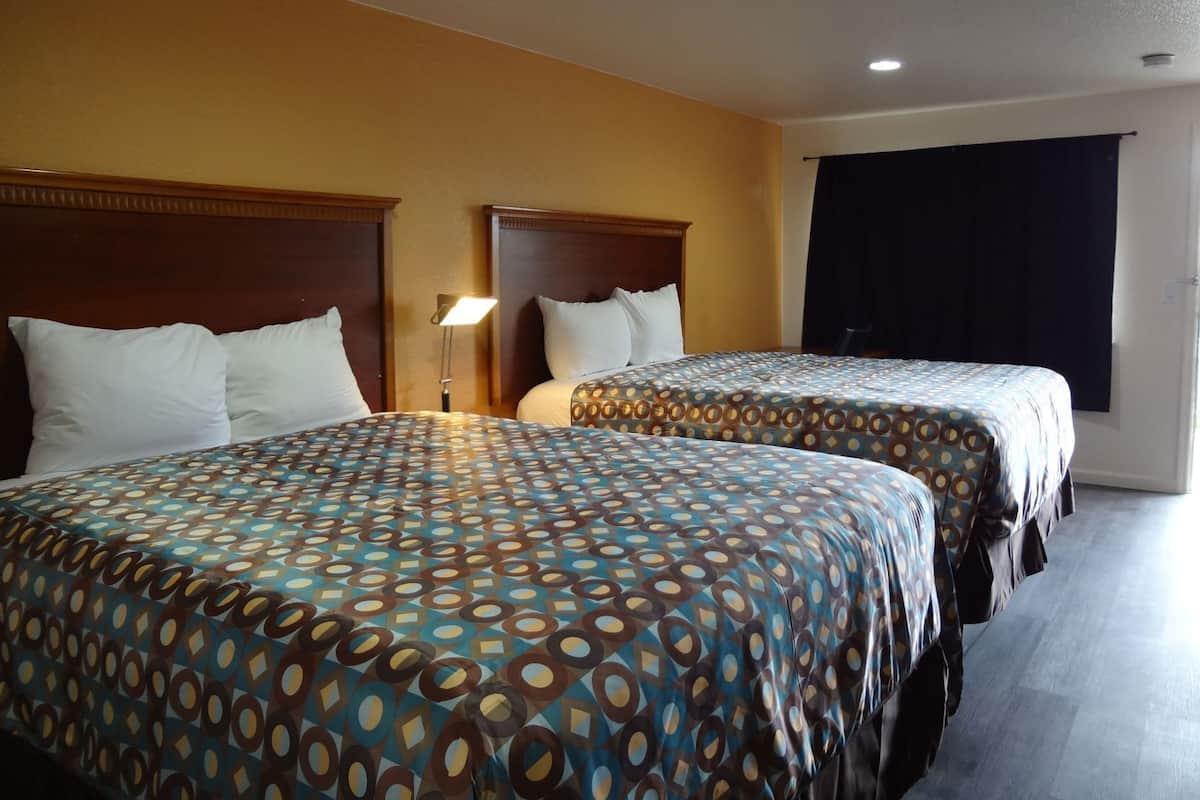 Individually furnished, desk, iron/ironing board, free WiFi