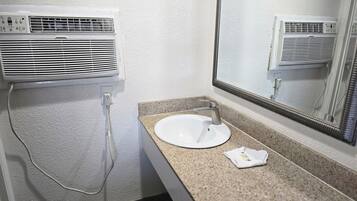 Standard Single Room, 1 King Bed, Non Smoking | Bathroom | Combined shower/bathtub, free toiletries, hair dryer, towels