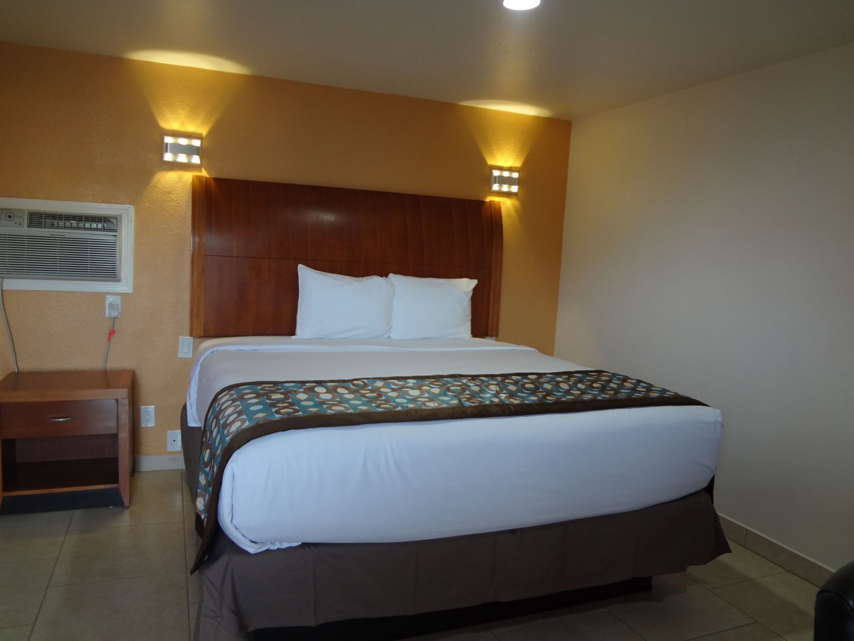 Individually furnished, desk, iron/ironing board, free WiFi