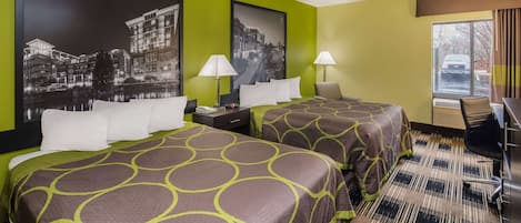 Bureau, rideaux occultants, fer et planche à repasser