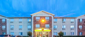 Super 8 by Wyndham McKinney/Plano Area