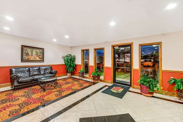 Lobby - Super 8 by Wyndham McKinney/Plano Area (McKinney)