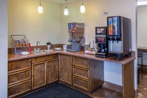 Free daily on-the-go breakfast - Super 8 by Wyndham Seguin (Seguin)