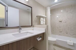 Kamar Double, Bebas Asap Rokok | Kamar mandi | Kombinasi shower/bathtub dan perlengkapan mandi gratis