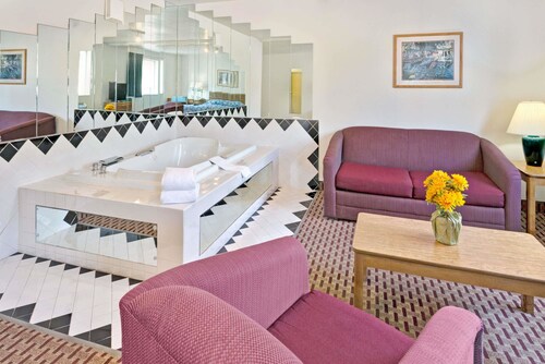 Super 8 by Wyndham Canonsburg/Pittsburgh Area