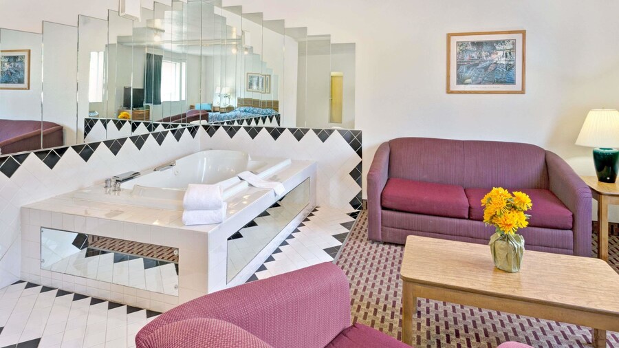 Super 8 by Wyndham Canonsburg/Pittsburgh Area