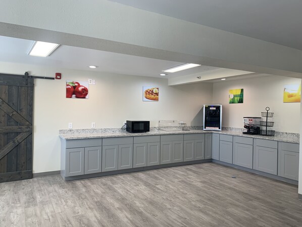 Free daily continental breakfast  - Quality Inn Albuquerque East I-40 Juan Tabo Exit (Albuquerque)