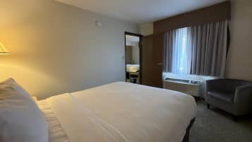 Family Room, Multiple Beds, Non Smoking | Individually furnished, desk, laptop workspace, iron/ironing board