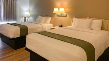Quarto standard, 2 camas Queen, para não fumantes | Individualmente mobiliados, escrivaninha