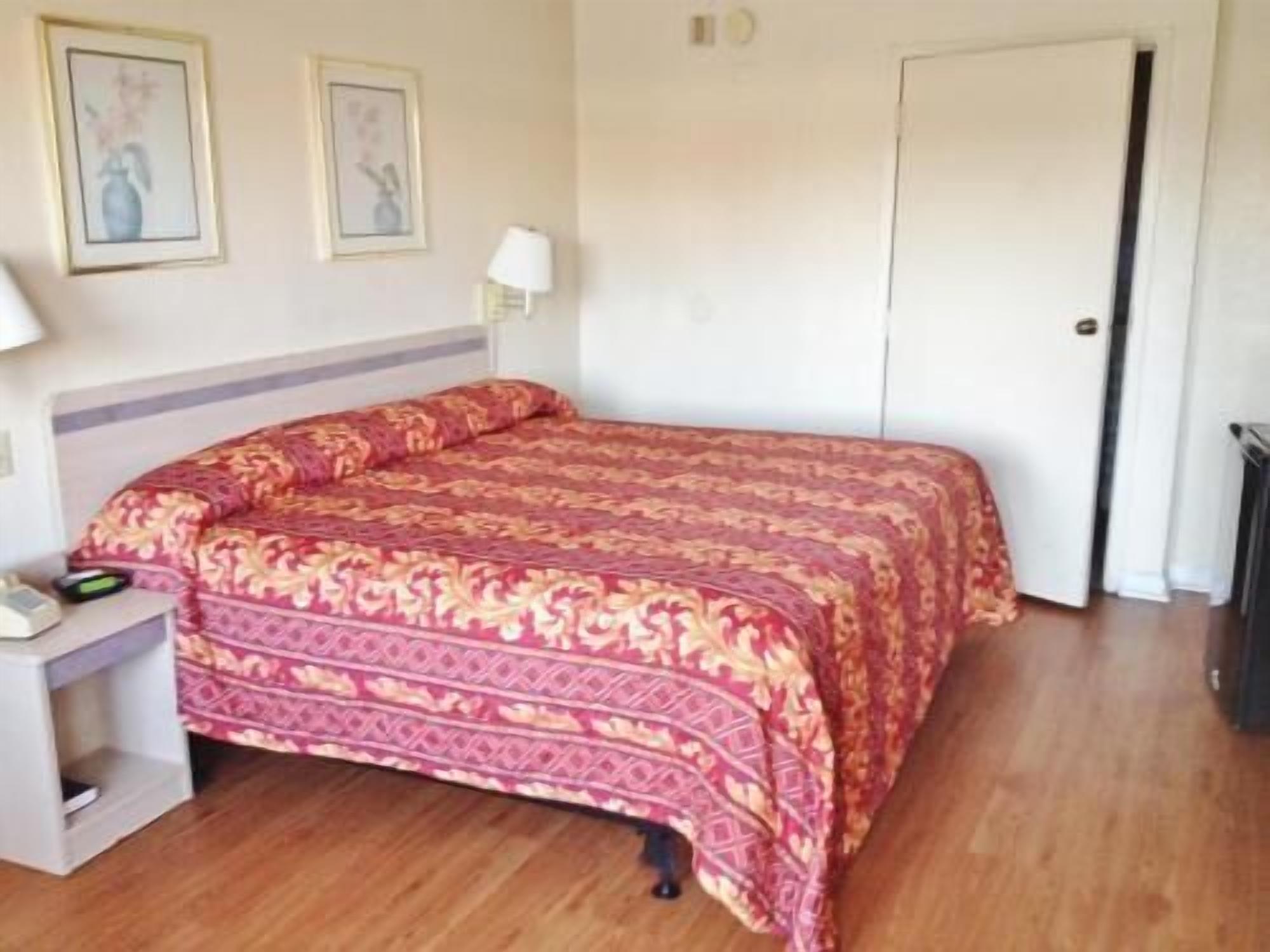 Desk, rollaway beds, free WiFi, bed sheets