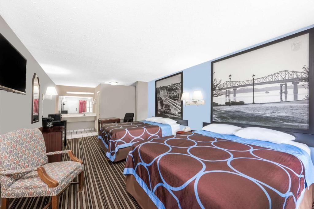 In-room safe, desk, laptop workspace, iron/ironing board