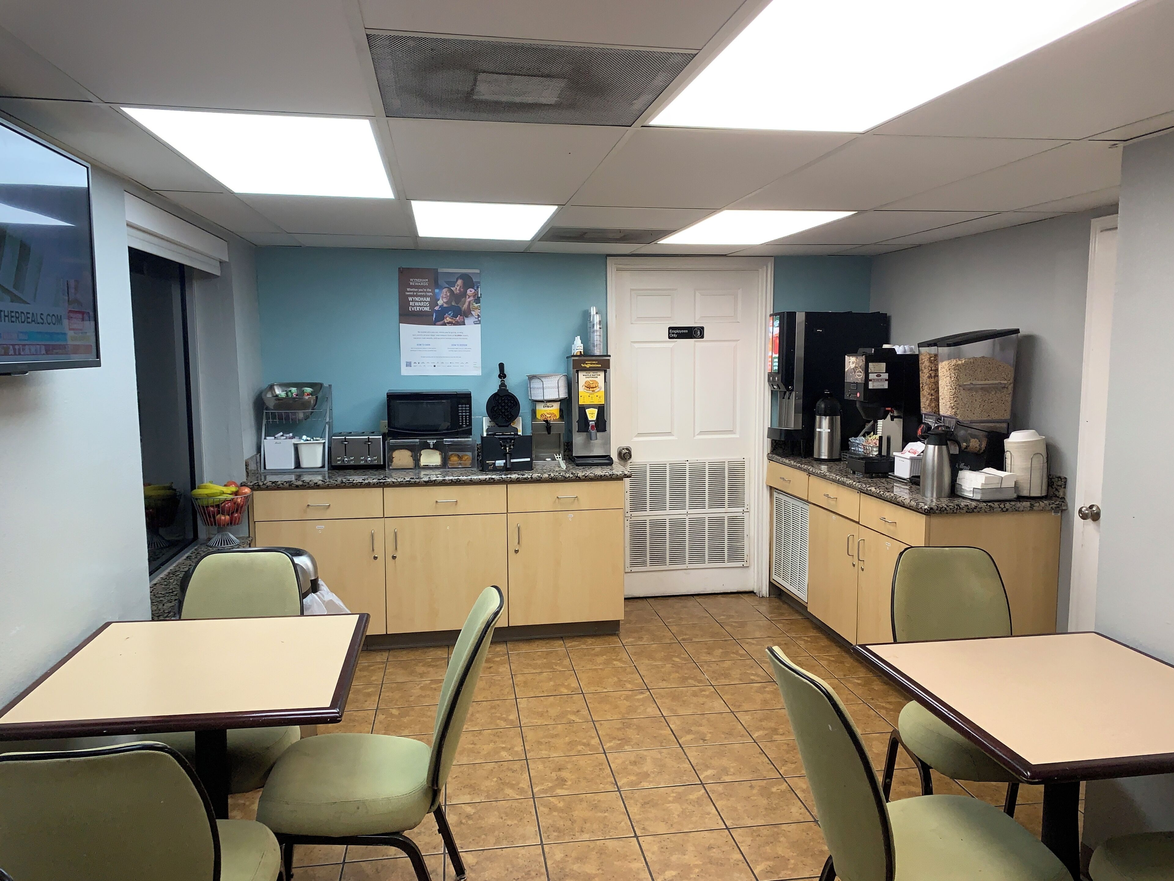 Photo - Super 8 by Wyndham Austin Downtown/Capitol Area